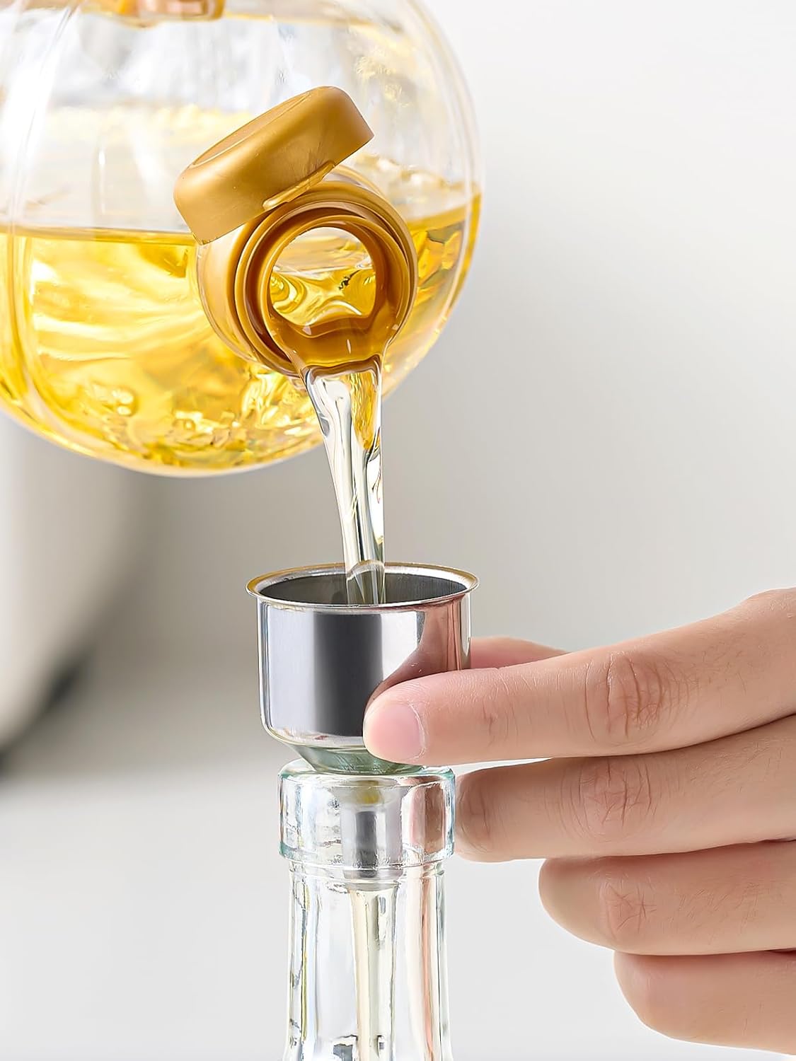 2 Pcs Olive Oil Dispenser Bottle for Kitchen,17oz Clear Glass Cooking Oil and Vinegar Dispenser Set, Coffee Syrup Dispenser with 2 Pourers and 1 Funnel (Two circles)