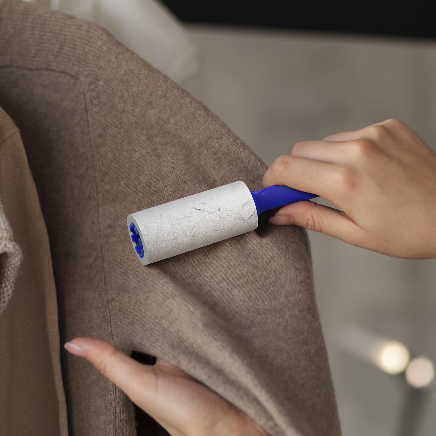 200 Sheets Mini Lint Rollers for Travel - Set of 4 Small-Sized Lint Removers Designed for Convenient Portability, Ideal for Removing Pet Hair and Debri