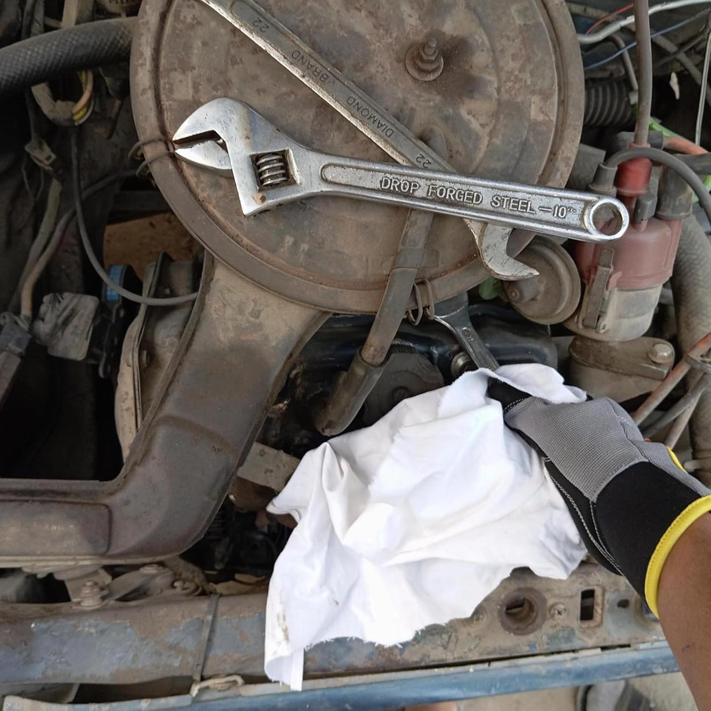 Recycled White Sheeting Cleaning Rags (600 lbs. Pallet 60x10 lbs. Box) – Lint Free White Cotton Cloths for Manufacturing | Automotive | Janitorial | Shop Rags Bulk - Multipurpose