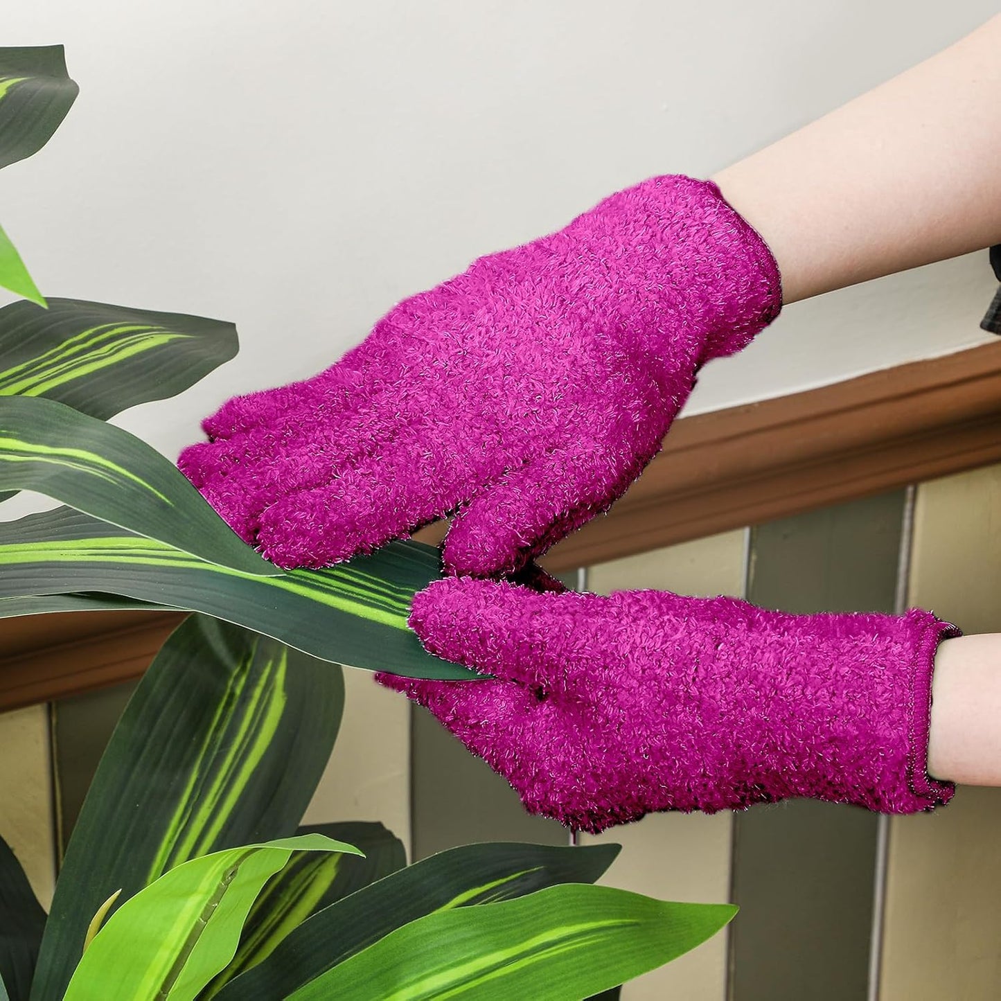 Patelai 3 Pairs Microfiber Plant Dusting Gloves Leaf Cleaning Gloves for Indoor Plants, Blinds, Furniture, House(Medium,Purple, Rose Red, Black)