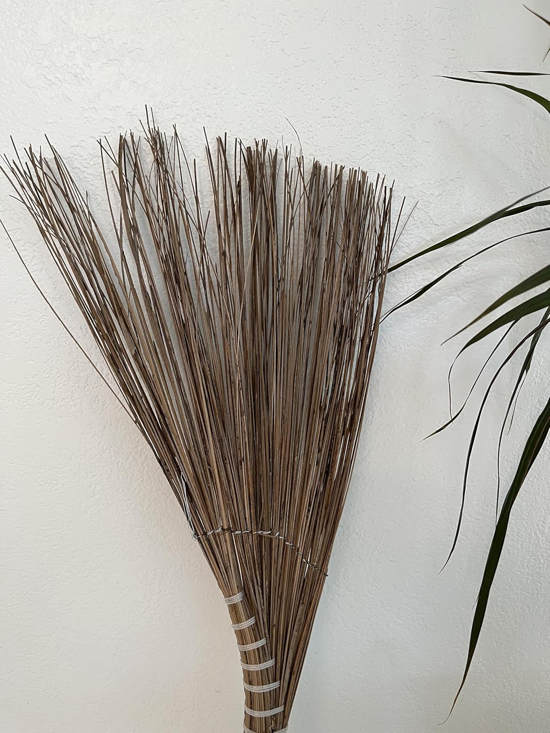 Vietnamese Natural Straw Broom/Handmade Coconut Leaf Broom for Outdoor, Patio, Driveway, Garden (45" Length)